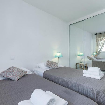 Bright Two Bedroomed Apartment On The Beach In Cannes With Huge Terrace With Fabulous Sea Views - 2001 Buitenkant foto