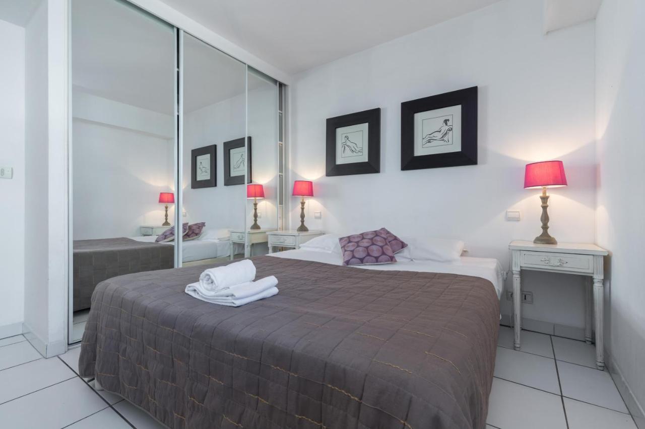 Bright Two Bedroomed Apartment On The Beach In Cannes With Huge Terrace With Fabulous Sea Views - 2001 Buitenkant foto
