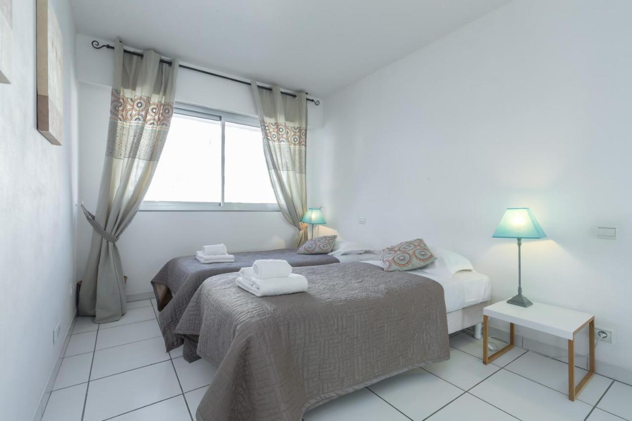 Bright Two Bedroomed Apartment On The Beach In Cannes With Huge Terrace With Fabulous Sea Views - 2001 Buitenkant foto